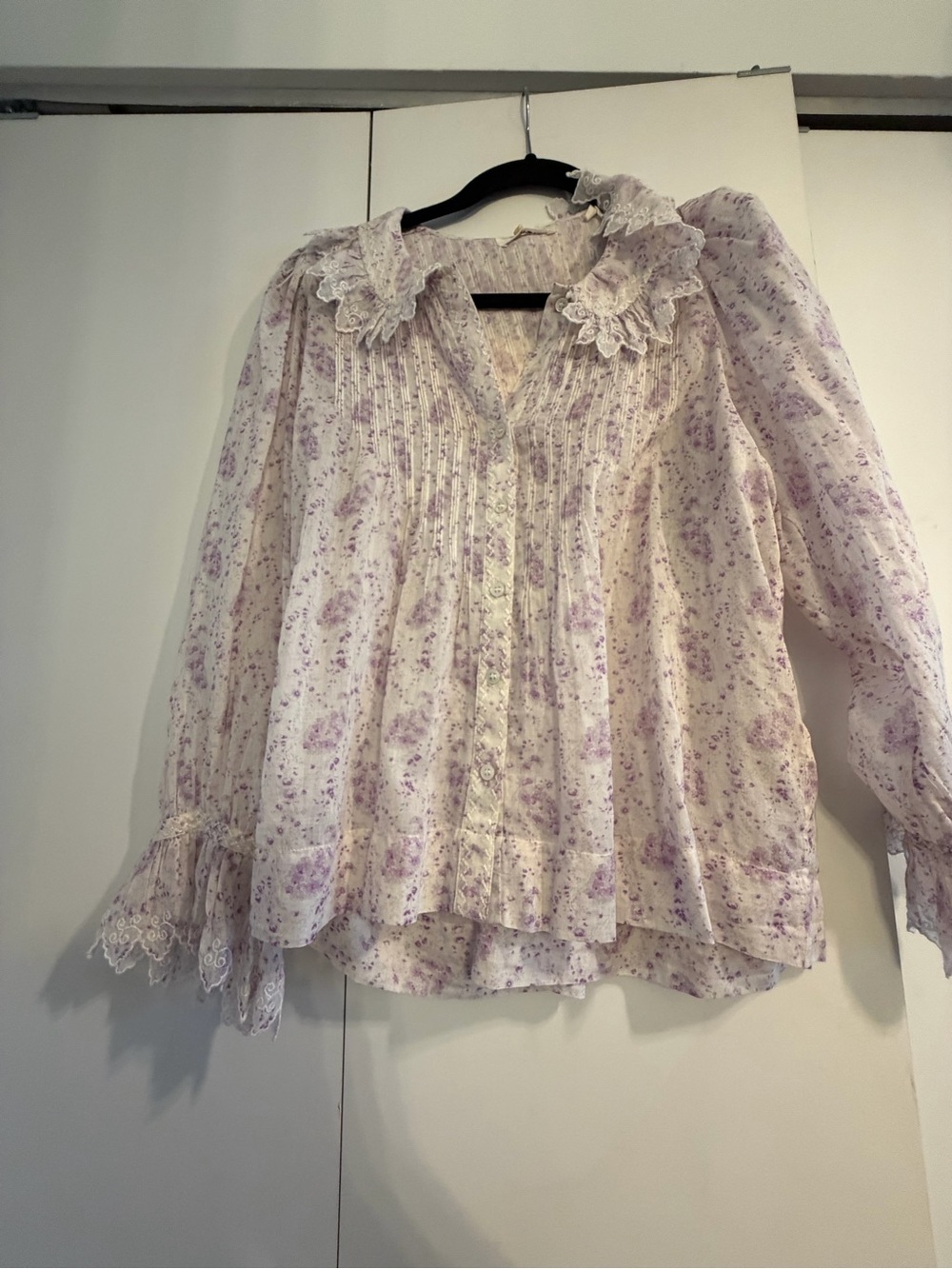 Doen Lavender Floral Lace-Trim Peasant Blouse